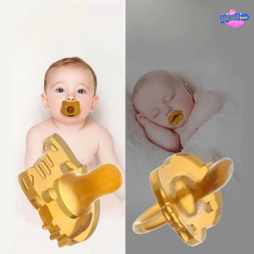 Em bé đang chơi với đồ chơi cho bé 1 tuổi an toàn và thông minh